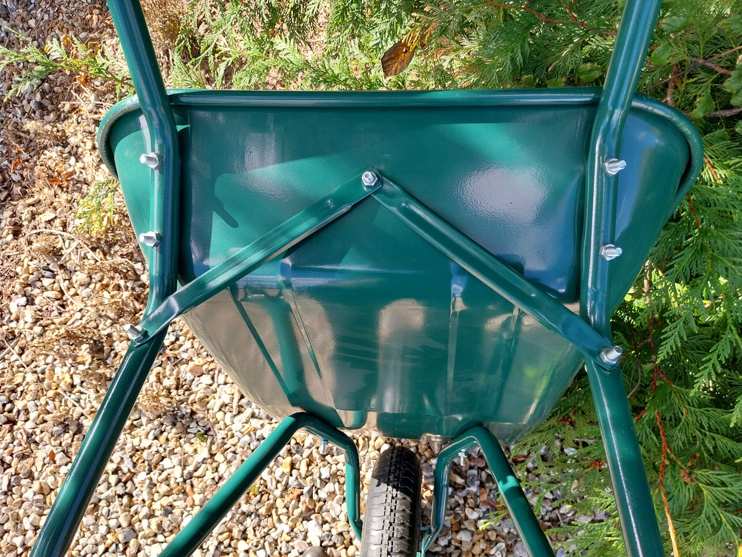 Brouette premier prix 85 litres peinte en vert