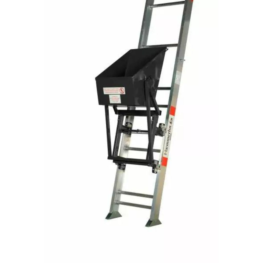 Benne pendulaire Maxial avec échelle en aluminium sur fond blanc