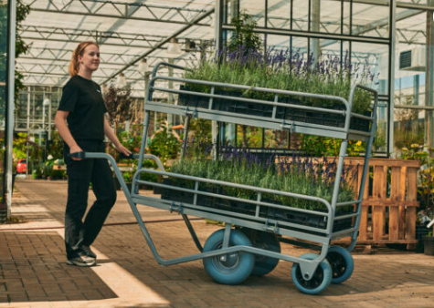 Chariot de transport à deux étages et roues increvables