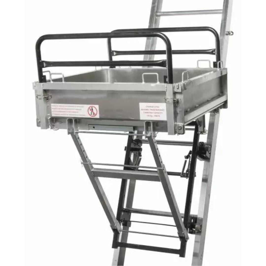 Monte matériaux 10 m plateau de rénovation sur fond blanc