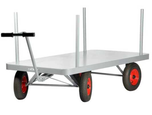 Chariot directeur avec pneu sur fond blanc